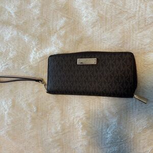 Unused Michael Kors Travel Continential Wallet